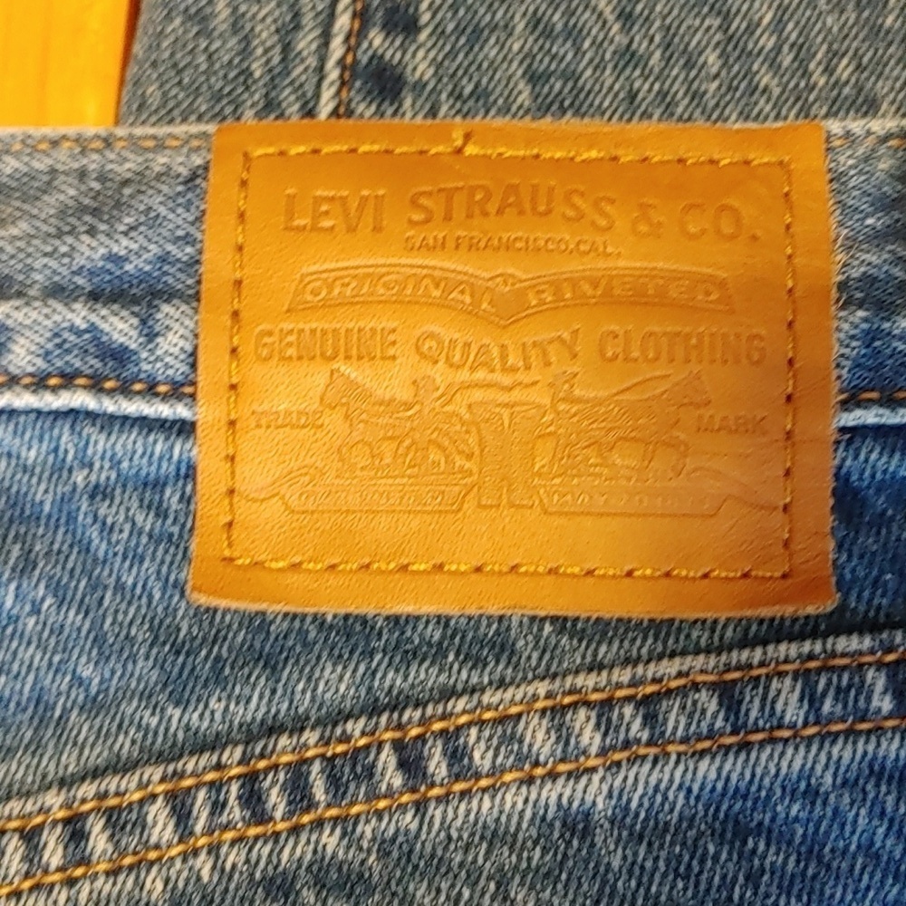 Women's Levis Red Tab Distressed Wedgie Straight Leg Jeans - Picture 10 of 12